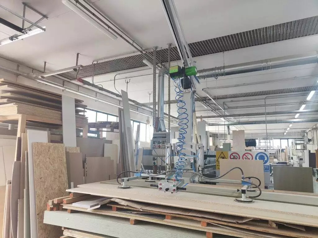 Produzione arredamenti per Ottica Gioielleria