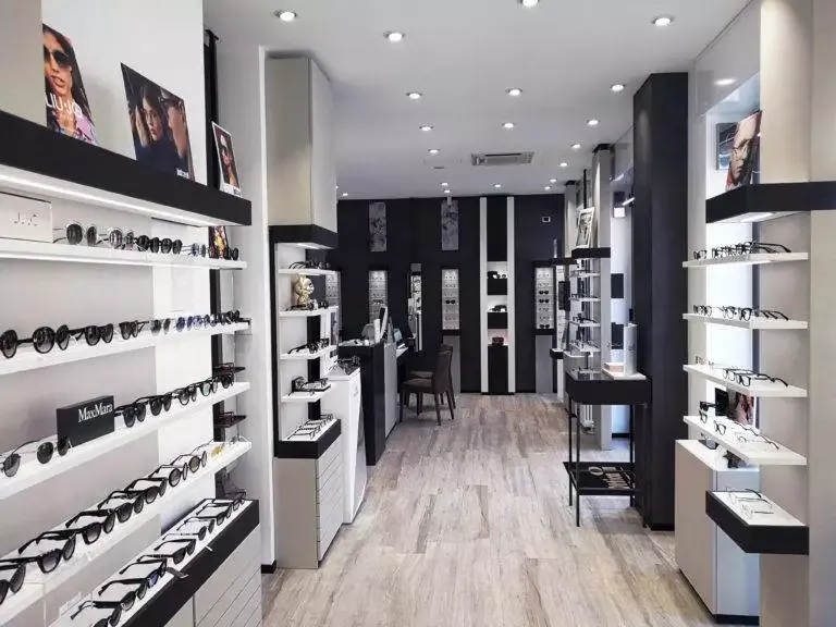 Arredamenti per negozi di ottica