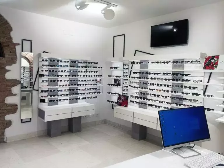 Arredamenti per negozi di ottica