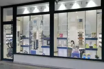 Progetto arredamento. Realizzazione ? OTTICA SMILE